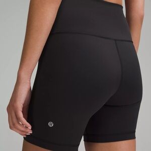 Lululemon Black Wunder Train High-Rise Short 6" - Size 6